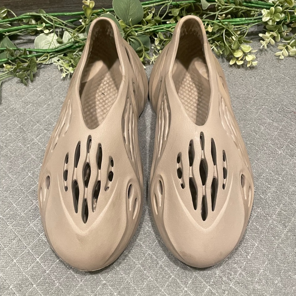 Yeezy Foam Runner “Stone Sage” Size 9 Men’s - Picture 5 of 8